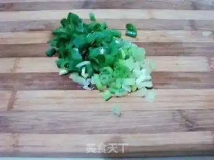 Make cucumber onion eggcake step 2