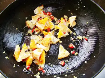 Make Fried eggs step 5