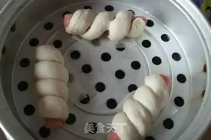 Make Sausage roll step 6