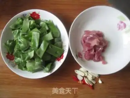 Make Piggy-peased meat step 1