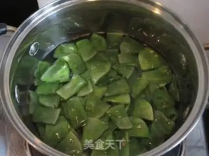 Make Pear lilies step 1