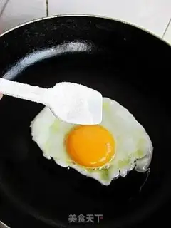 Make Fried eggs step 2