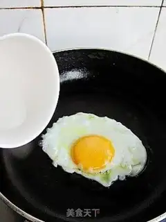 Make Fried eggs step 3