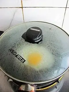 Make Fried eggs step 4