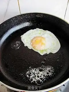 Make Fried eggs step 5