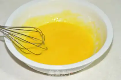 Make Berry twirl cake step 1