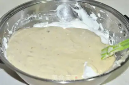 Make Berry twirl cake step 7