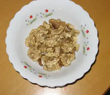 Make Microwave amber walnuts step 0