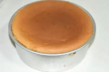 Make Berry twirl cake step 10