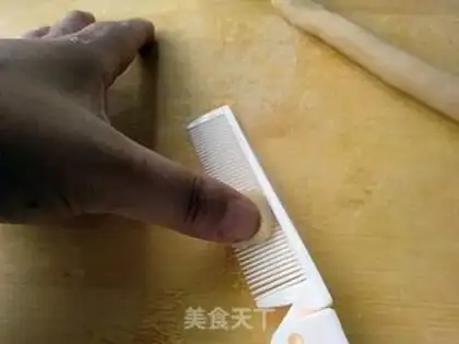 Make Potato caps on the ears step 3