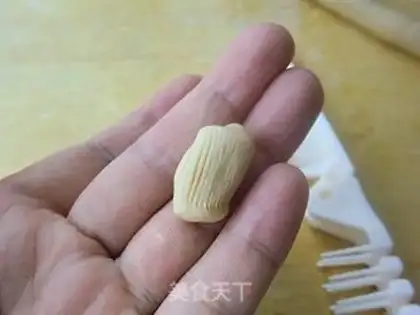 Make Potato caps on the ears step 4