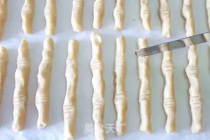 Make Witch finger crackers step 6