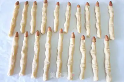 Make Witch finger crackers step 7