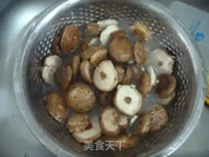 Make Garlic-fried mushrooms step 2