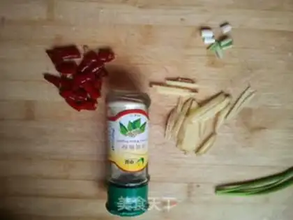 Make Sour soup with fish cuisine step 1