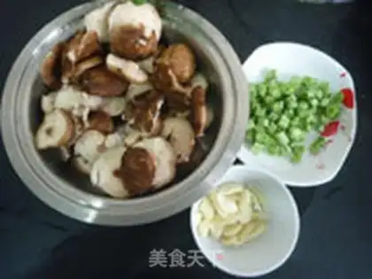 Make Garlic-fried mushrooms step 3