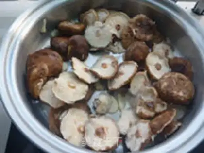 Make Garlic-fried mushrooms step 5