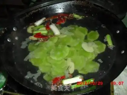 Make A winter hot pot step 1