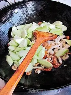 Make Shrimp-dried white mushrooms and silk melons step 8