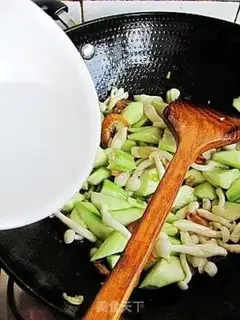 Make Shrimp-dried white mushrooms and silk melons step 9