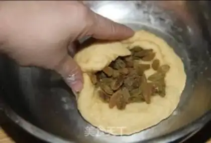 Make raisin scon step 8