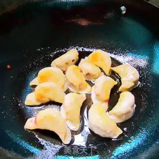 Make Pickle pan sticker step 10