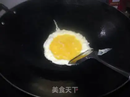 Make Carbine egg fried rice step 4