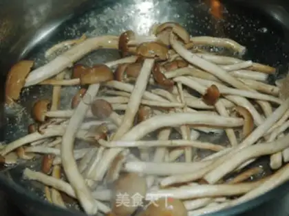Make A dry pot of tea and mushrooms step 3