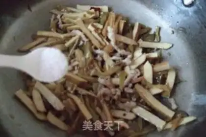 Make Squeeze the beans with fried meat step 7