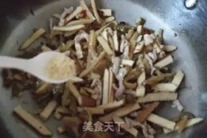 Make Squeeze the beans with fried meat step 8
