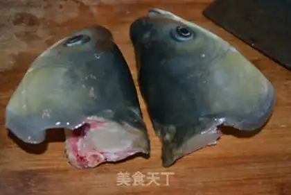 Make Double pepper steamed fish head step 1