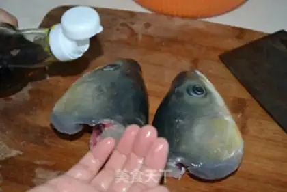 Make Double pepper steamed fish head step 3