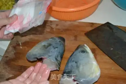 Make Double pepper steamed fish head step 4
