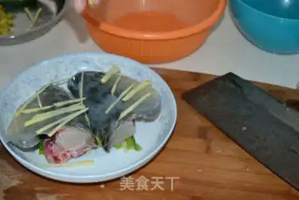 Make Double pepper steamed fish head step 6