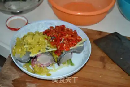 Make Double pepper steamed fish head step 7