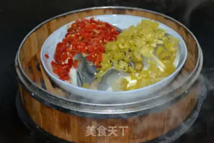 Make Double pepper steamed fish head step 8