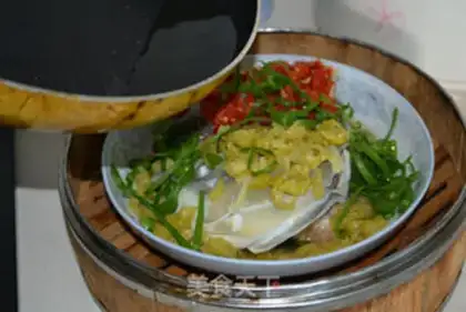 Make Double pepper steamed fish head step 9