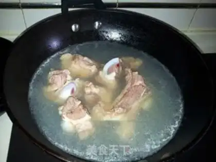 Make Red Roman hoof pig soup step 1