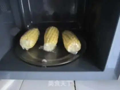 Make Microwave cooks corn step 4