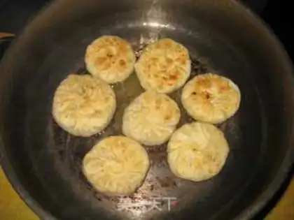 Make Pork onion pie step 7