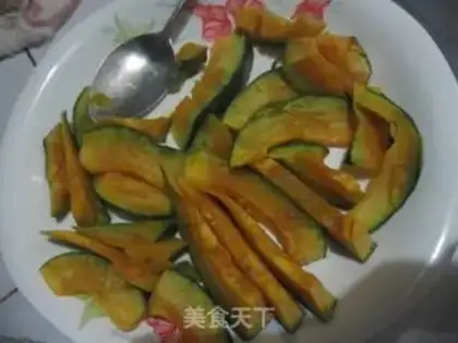 Make Pumpkin rose roll step 0