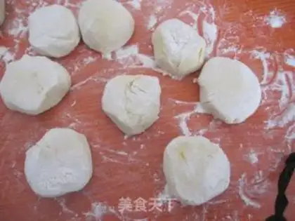 Make Pumpkin rose roll step 8