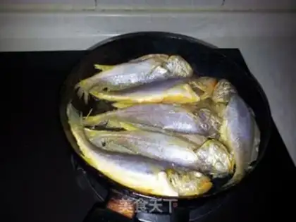 Make The fragrance of wild yellow flowerfish step 1