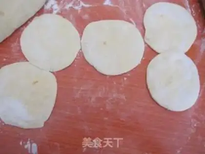 Make Pumpkin rose roll step 9