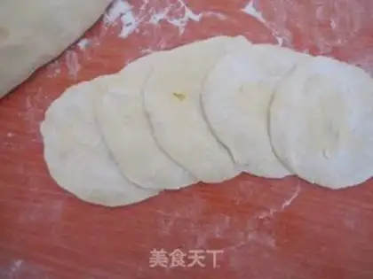 Make Pumpkin rose roll step 10