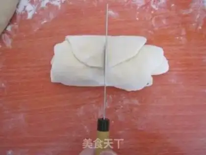 Make Pumpkin rose roll step 12