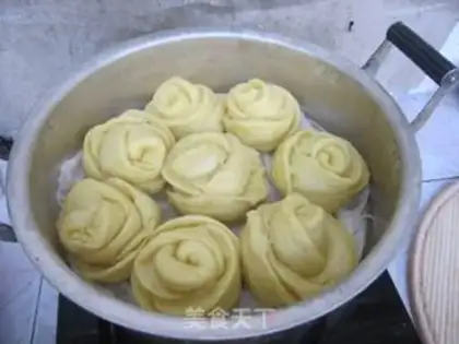 Make Pumpkin rose roll step 15