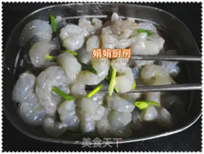 Make Shrimp balls with pelican juice step 1