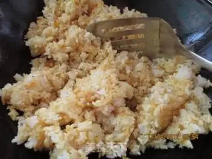 Make Curry egg fried rice step 7
