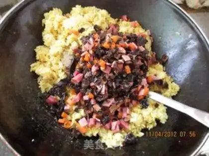 Make Curry egg fried rice step 8